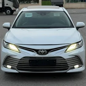 Toyota Camry 2021