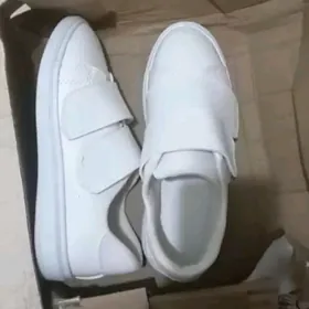 Кроссовки35-36 раз нов Турция