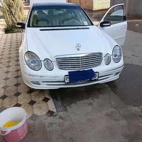 Mercedes-Benz W212 2005