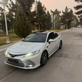 Toyota Camry 2021