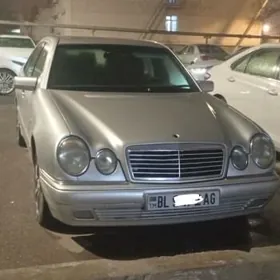 Mercedes-Benz E320 1996