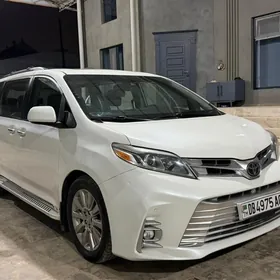 Toyota Sienna 2019