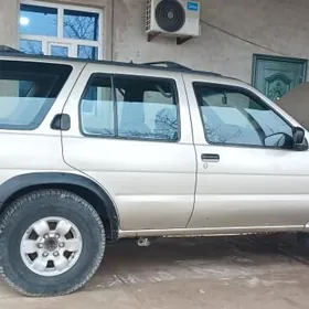 Nissan Pathfinder 1999