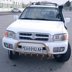 Nissan Pathfinder 2000