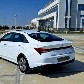 Hyundai Elantra 2022