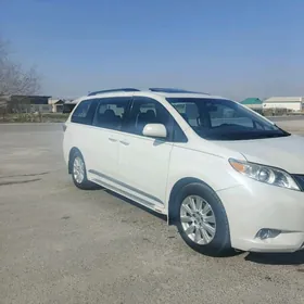 Toyota Sienna 2016