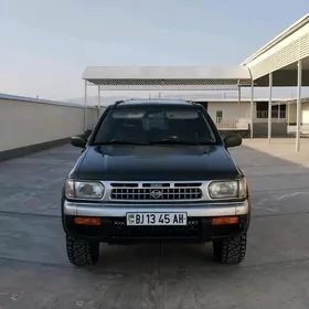 Nissan Pathfinder 1996