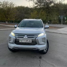 Mitsubishi Pajero 2020