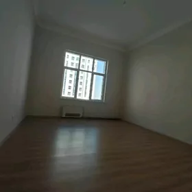 Gurtly täze açylan 3 et, 3 kom