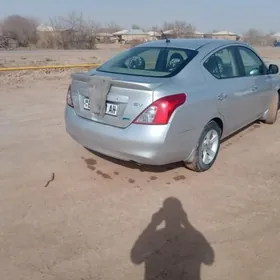 Nissan Versa 2013