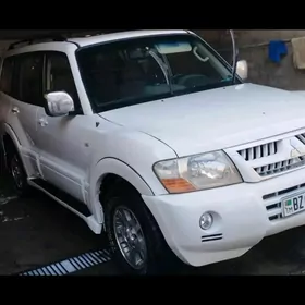 Mitsubishi Pajero 2002