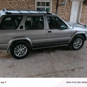 Nissan Pathfinder 2001