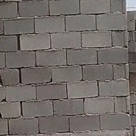 Beton kerpiç örýän ussa