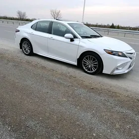Toyota Camry 2021