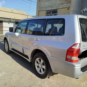 Mitsubishi Pajero 2004
