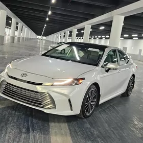 Toyota Camry 2025