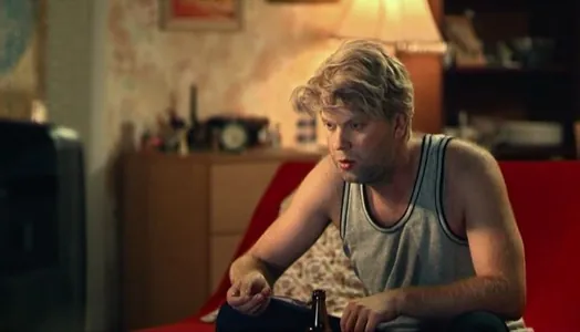 YouTube bilen indi telewizor görýärkäňiz hem gepleşip bolar