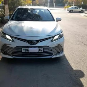 Toyota Camry 2021