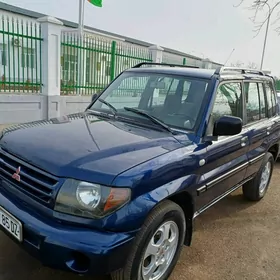 Mitsubishi Pajero 2002