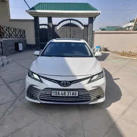 Toyota Camry 2021