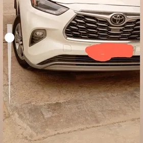 Toyota Highlander 2023