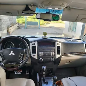 Mitsubishi Pajero 2013