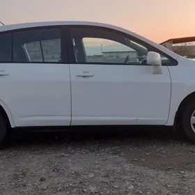 Nissan Versa 2012