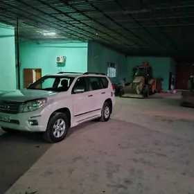 Toyota Land Cruiser Prado 2013