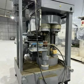 Banka gapak ýapýan enjam