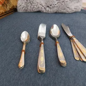 Набор ложек, вилок, ножей
