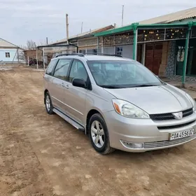 Toyota Sienna 2004
