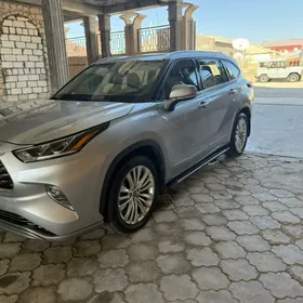 Toyota Highlander 2021