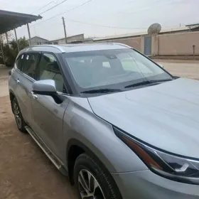 Toyota Highlander 2021