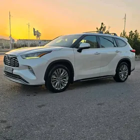 Toyota Highlander 2021