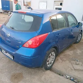 Nissan Versa 2007