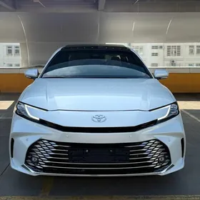 Toyota Camry 2025