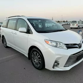 Toyota Sienna 2019