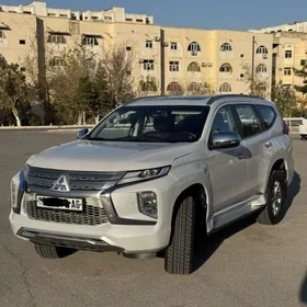 Mitsubishi Pajero 2021