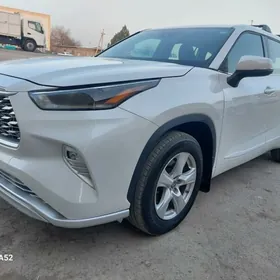 Toyota Highlander 2021