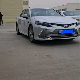 Toyota Camry 2021