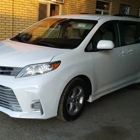 Toyota Sienna 2020
