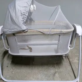 Кроватка+пеленальный столик