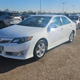 Toyota Camry 2014