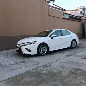 Toyota Camry 2018