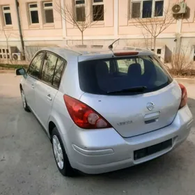 Nissan Versa 2011