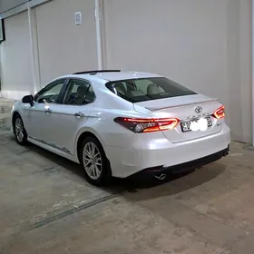 Toyota Camry 2021