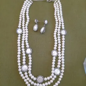 Бусы из натуральных камней