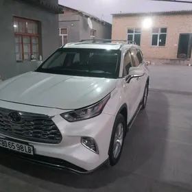 Toyota Highlander 2021