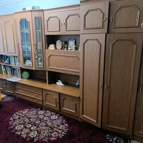 Ковёр и шкаф