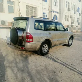 Mitsubishi Pajero 2005